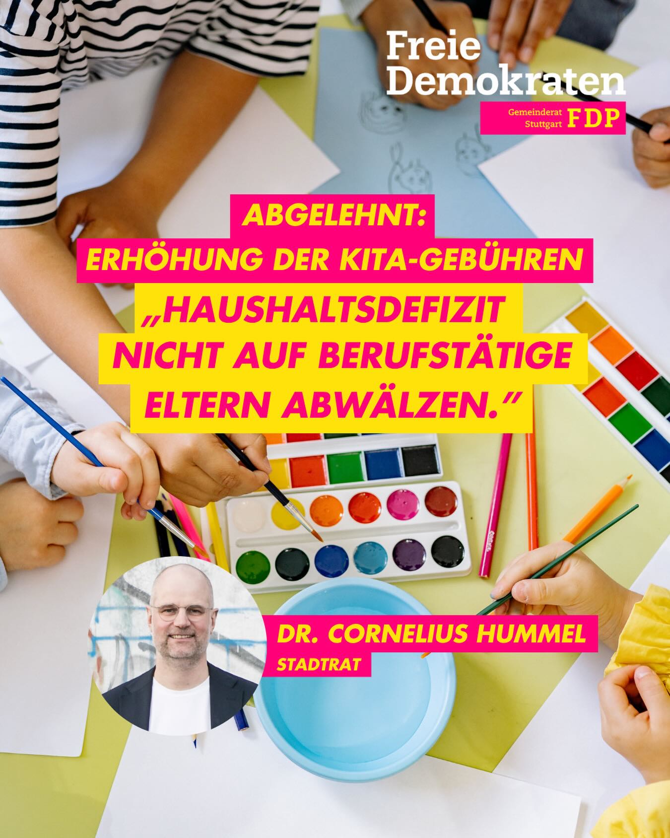 ❌Keine sprunghafte Erhöhung der Kita Gebühren🚸
Die initiale Erhöhung für das Jahr 2026 könnten wir noch mittragen, danach halten wir eine nur hälftige Erhöhung in fünf Schritten bis 2031 für angemessener. Wie auch bei den von manchen vorgeschlagenen Anwohnerparkgebühren macht man es sich mit dieser Erhöhung allzu leicht – die zahlenden Familien sind schlicht auf die Betreuung angewiesen und könnten der Erhöhung nicht ausweichen. Vor allem die Erhöhung bei der Ganztagsbetreuung wird Familien, die auf zwei Einkommen angewiesen sind, spürbar treffen💰
📈 Schrittweise Erhöhung statt starker Sprung, somit leichte abzufedern für Familien
👷🏻 Last nicht auf arbeitende Eltern abwälzen, sozial Schwächere sind bereits mit Befreiungen entlastet
Wie seht ihr die geplanten Erhöhungen? Schreibt es in die Kommentare⬇️
#stuttgart #fdp #gemeinderat #kitagebühren #ganztagsbetreuung