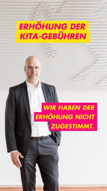 Kita wird teurer – ein fatales Signal 🚫
Der Stuttgarter Gemeinderat hat heute die massiven Erhöhungen der Kitagebühren beschlossen. Wir haben dagegen gestimmt – denn die Sparzwänge der Stadt dürfen nicht auf dem Rücken der Familien ausgetragen werden.
Was uns daran stört:
💸 Falscher Sparansatz: Wer sparen muss, sollte bei Prestigeprojekten anfangen – nicht bei Familien mit Kleinkindern.
🏗️ Liebgewonnenes hat seinen Preis: Solange teure Wunschprojekte unangetastet bleiben, ist die Belastung der Eltern nicht zu rechtfertigen.
👨👩👧 Familien tragen die Last: Stuttgart lebt von seinen Familien – sie verdienen Entlastung, keine Mehrkosten.
Sparen ja – aber fair verteilt und an der richtigen Stelle. 👉 Was meint ihr: Wo sollte Stuttgart zuerst den Rotstift ansetzen?